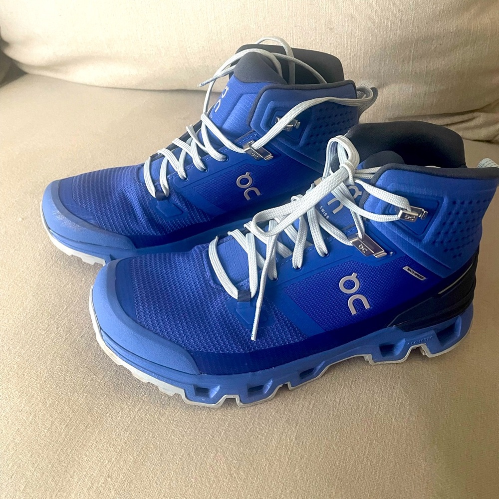 ON hiking boot - great color!!  Men’s sz 7.5 - women’s sz 9